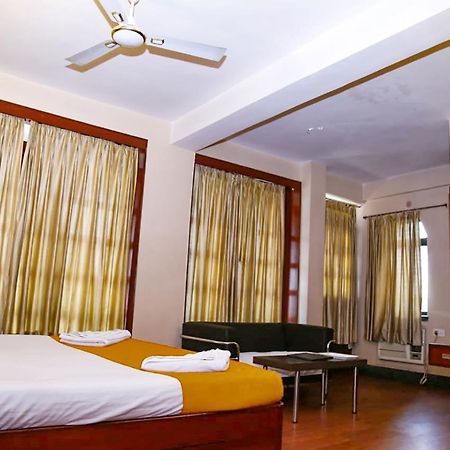 Fabhotel Shivangan Kolkata Airport - Fully Vaccinated Staff Exterior photo
