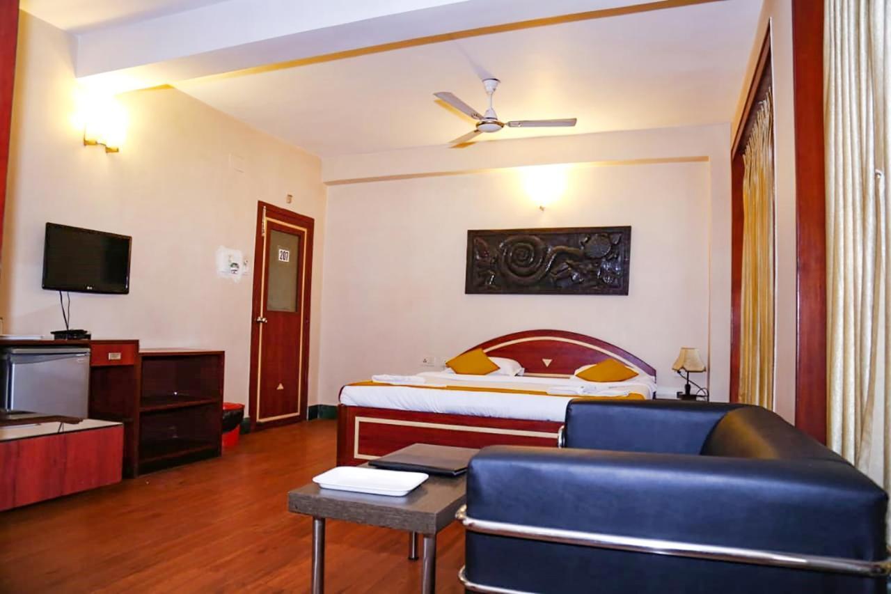 Fabhotel Shivangan Kolkata Airport - Fully Vaccinated Staff Exterior photo