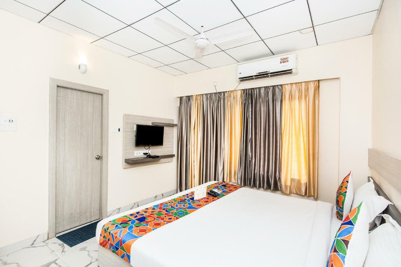 Fabhotel Shivangan Kolkata Airport - Fully Vaccinated Staff Exterior photo